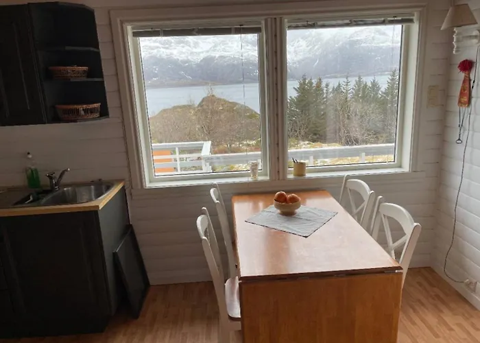 Vakantiehuis Vettinghytta, Close To The Sea With Amazing View. Gravdal (Vestvagoy)