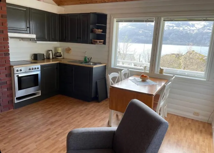 Vakantiehuis Vettinghytta, Close To The Sea With Amazing View. Gravdal (Vestvagoy)