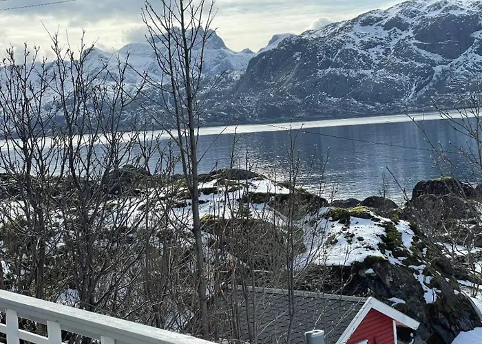 Vettinghytta, Close To The Sea With Amazing View. Dom wakacyjny Gravdal (Vestvagoy)