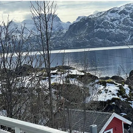 Vettinghytta, Close To The Sea With Amazing View. Casa de Férias Gravdal (Vestvagoy)